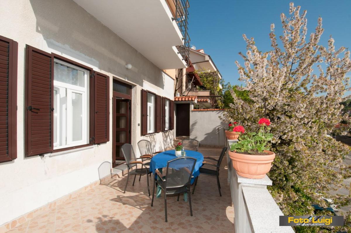 Apartments Komel I أوباتيا المظهر الخارجي الصورة
